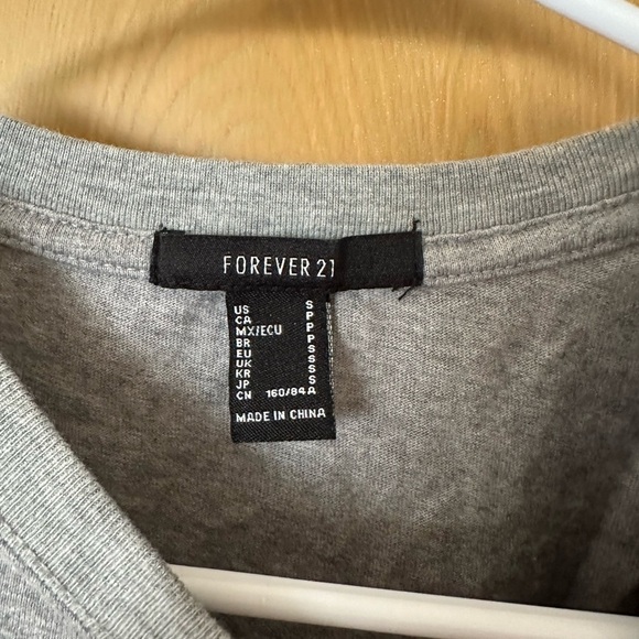 Forever 21 Gray Crop Top with Australian Flag - Picture 2 of 3